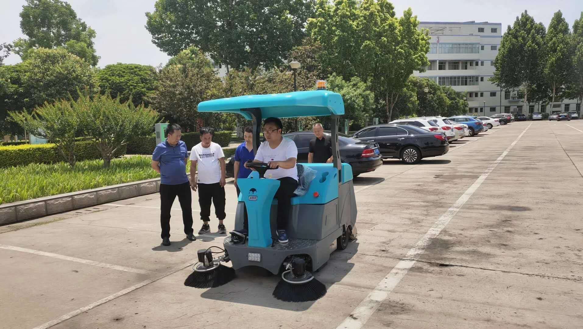 濟源市委員會試用清晨雨拖地車