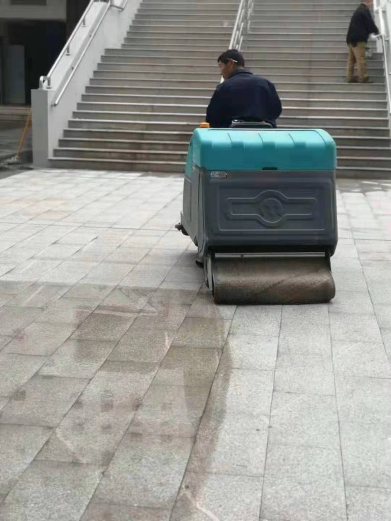 清晨雨洗地車好在哪里？