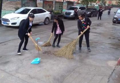 永威物業(yè)大半數(shù)小區(qū)都在用的清晨雨拖地車，90%清除污垢，顏值高，超顯檔次，一車多用，物業(yè)必備！