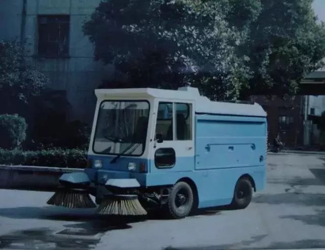 一組老照片，帶你回憶電動掃地車保潔的發展史