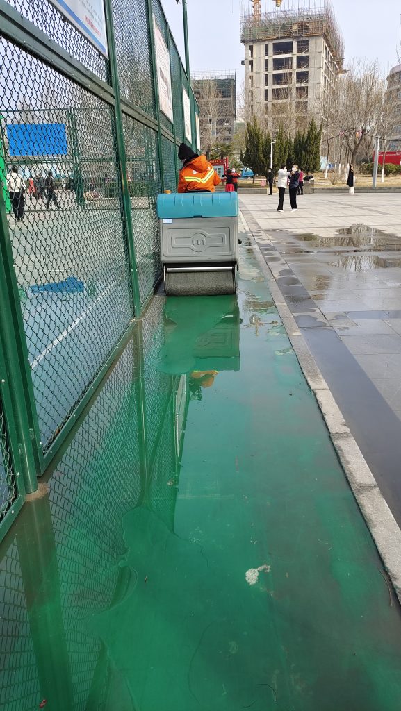 清晨雨拖地車：體育公園除了可以休閑、運動、健身，還需要有啥？